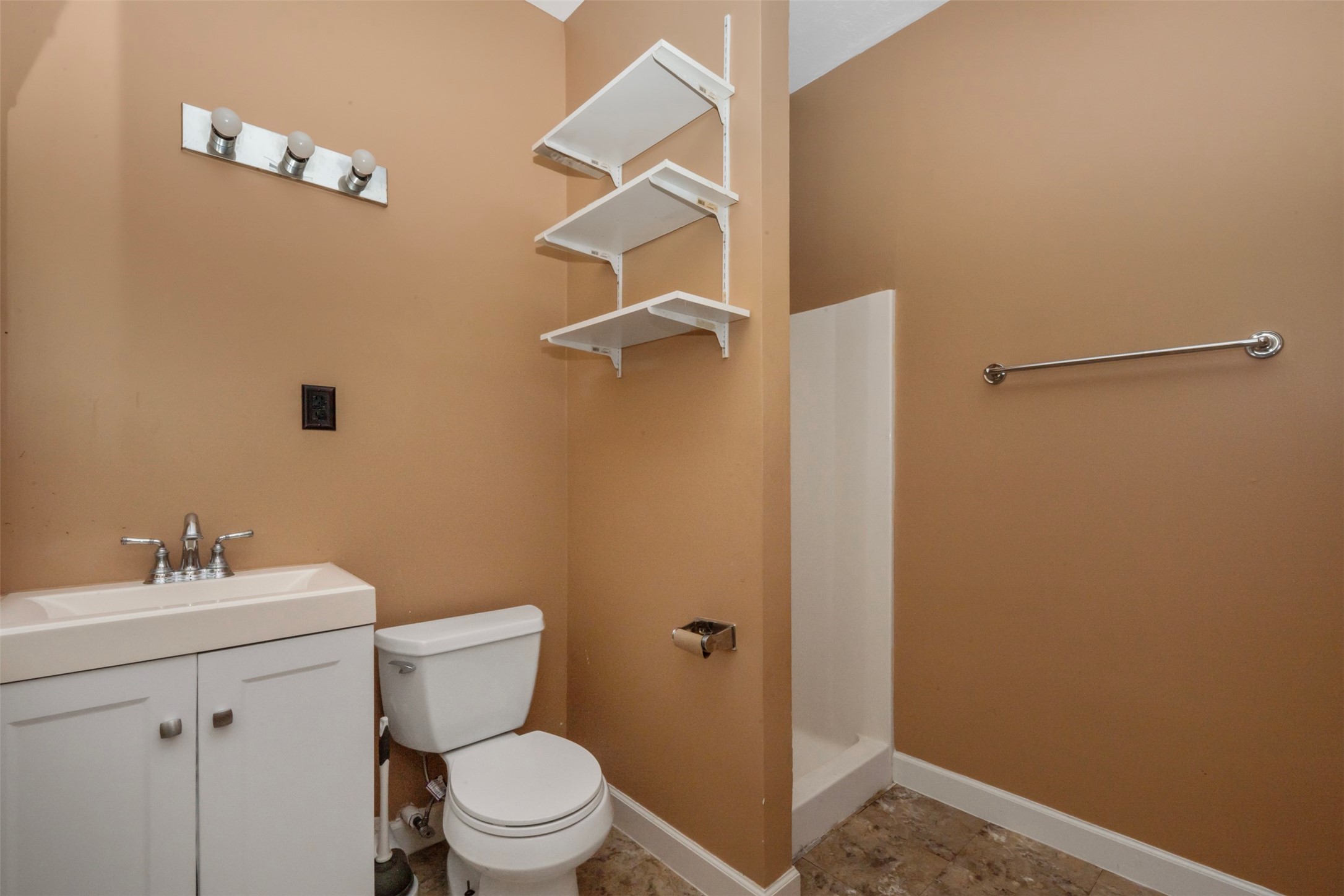 6900 Gregdale Road Houston, TX 77049 - Photo 42 of 49 a bathroom with a toilet a sink and mirror
