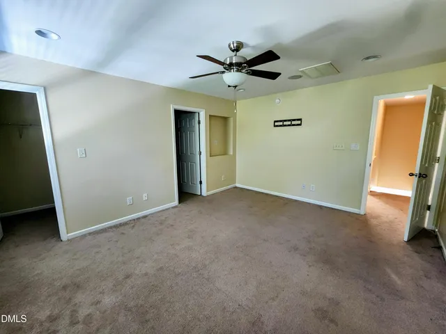 a view of a livingroom with a ceiling fan