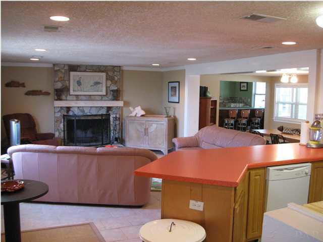 6424 Dickerson City Road Milton, FL 32583 - Photo 3 of 21 Nice open flow in house