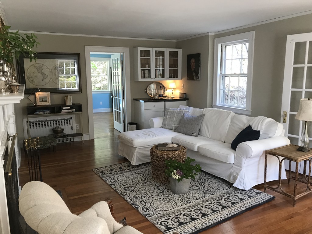 42 Holman Road Newton, MA 02466 - Photo 4 of 17 Gallery Image 4