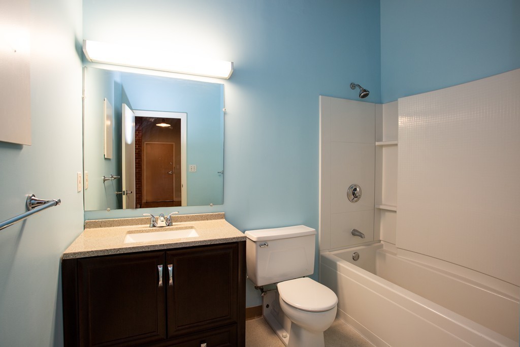 158-166 Chestnut Street, Unit 2F Springfield, MA 01103 - Photo 17 of 27