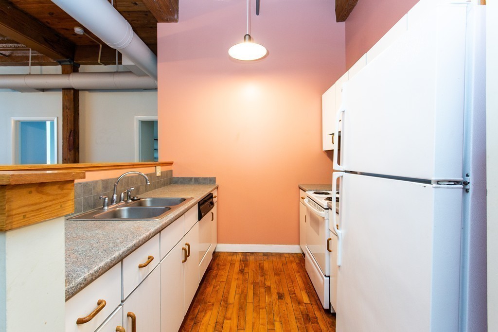 158-166 Chestnut Street, Unit 2F Springfield, MA 01103 - Photo 5 of 27