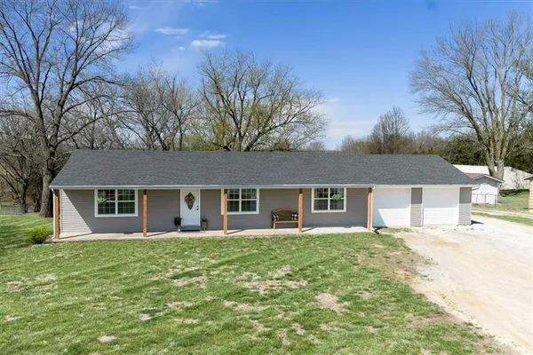 $360,000 | 34287 167th Street, Leavenworth, KS 66048