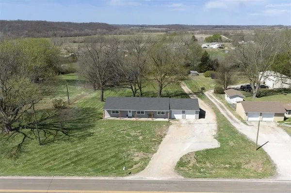 $360,000 | 34287 167th Street, Leavenworth, KS 66048