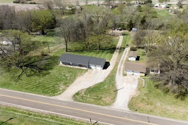 $360,000 | 34287 167th Street, Leavenworth, KS 66048