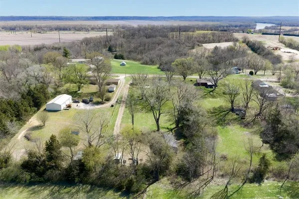 $360,000 | 34287 167th Street, Leavenworth, KS 66048