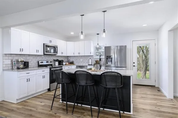 $360,000 | 34287 167th Street, Leavenworth, KS 66048