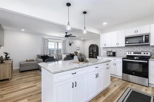 $360,000 | 34287 167th Street, Leavenworth, KS 66048