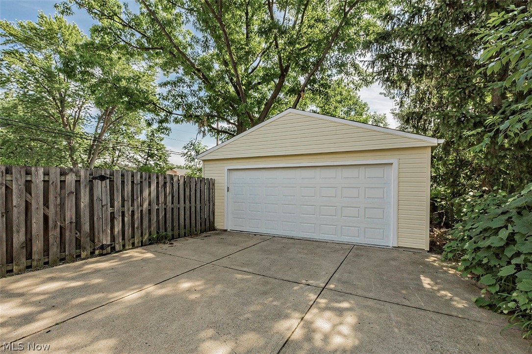 1331 Gordon Road Lyndhurst, OH 44124 - Photo 2 of 34