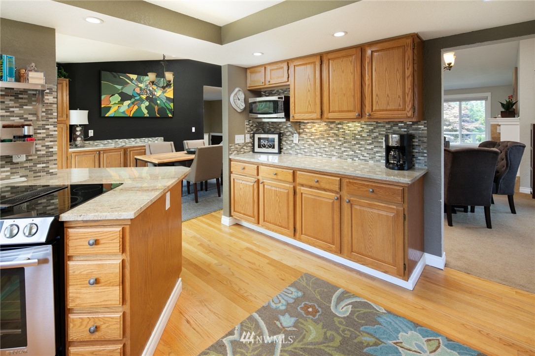 8206 211th Place Southwest Edmonds, WA 98026 - Photo 10 of 25 Gallery Image 10