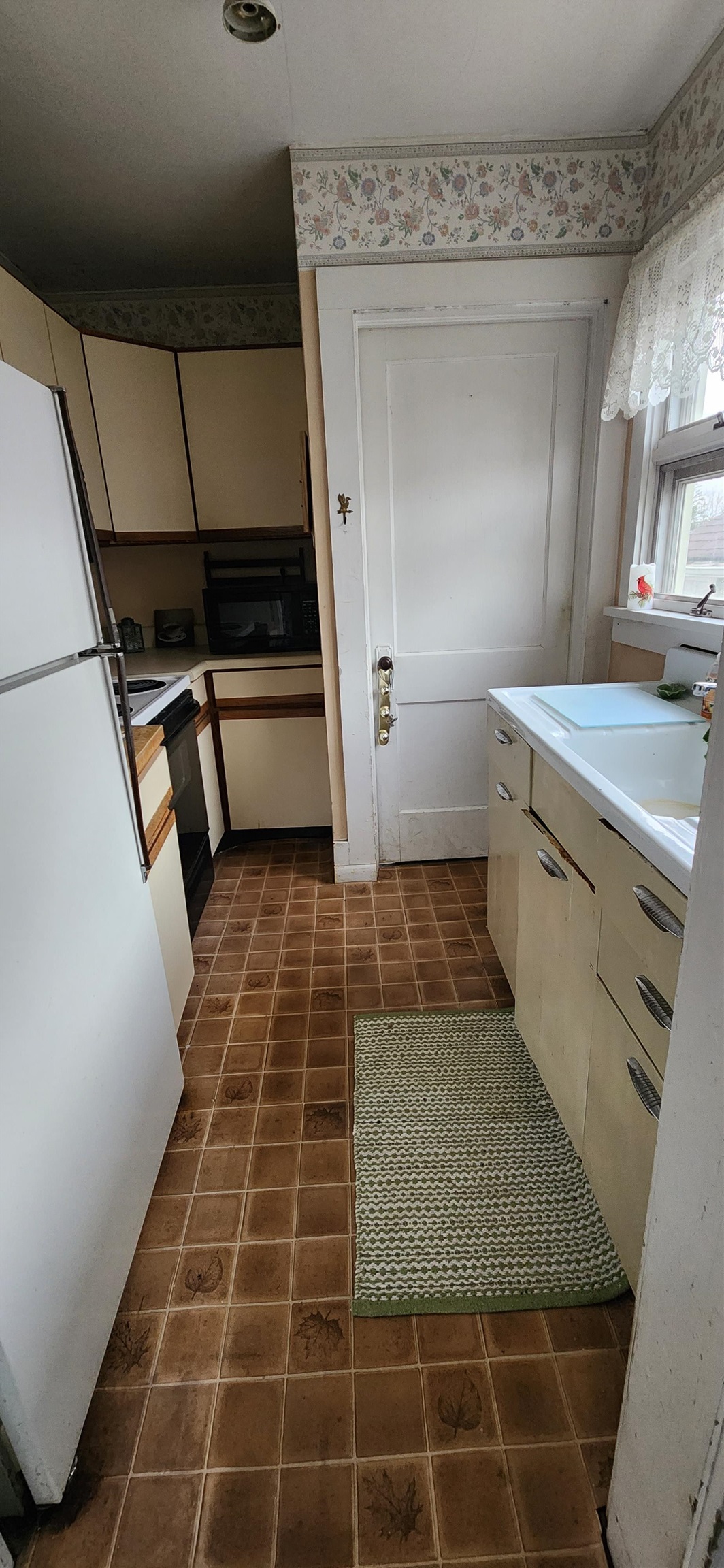 215 West Pleasant Street Angola, IN 46703 - Photo 12 of 22