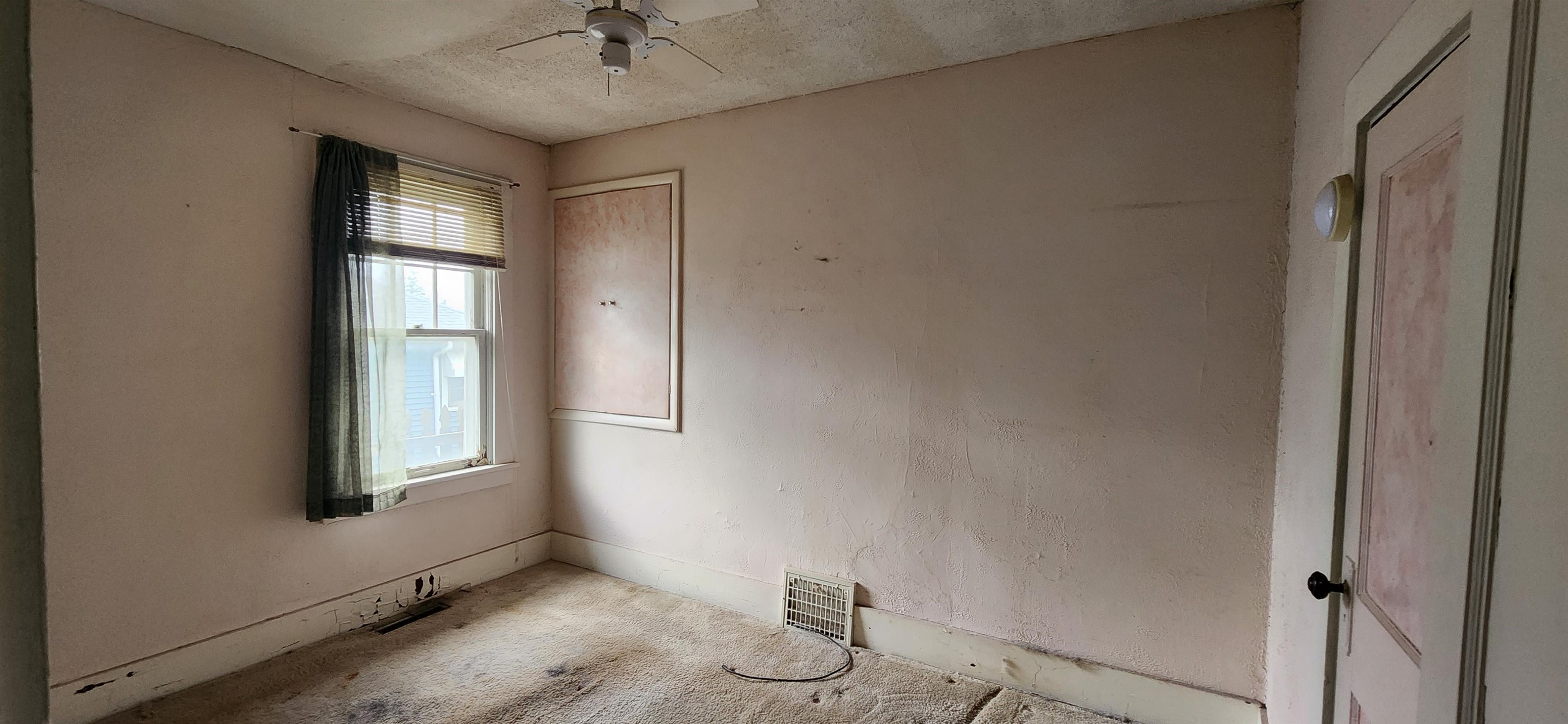 215 West Pleasant Street Angola, IN 46703 - Photo 8 of 22