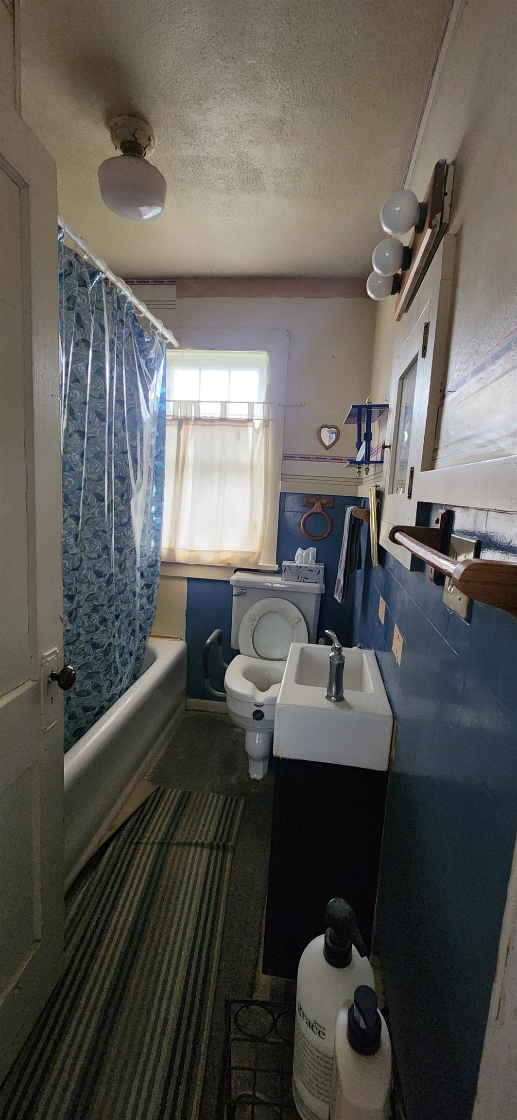 215 West Pleasant Street Angola, IN 46703 - Photo 9 of 22