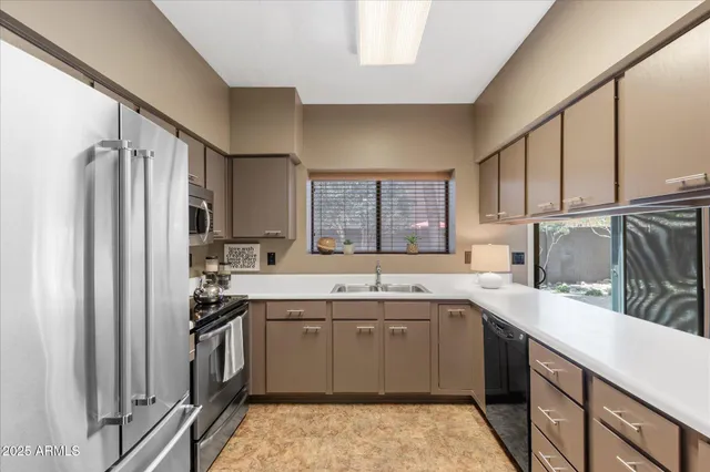 $2,650 | 18416 North 46th Place, Phoenix, AZ 85032