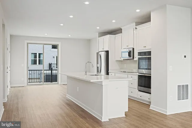 $3,800 | 2172 Glacier Road, Herndon, VA 20170