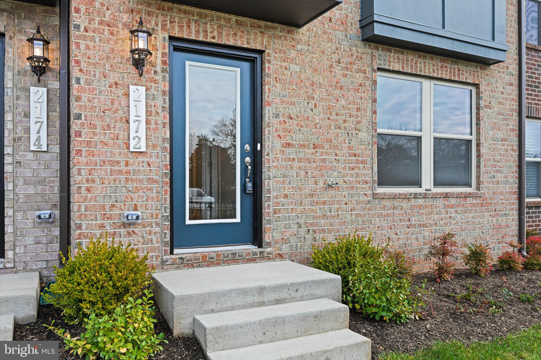 2172 Glacier Road Herndon, VA 20170 - Photo 3 of 33