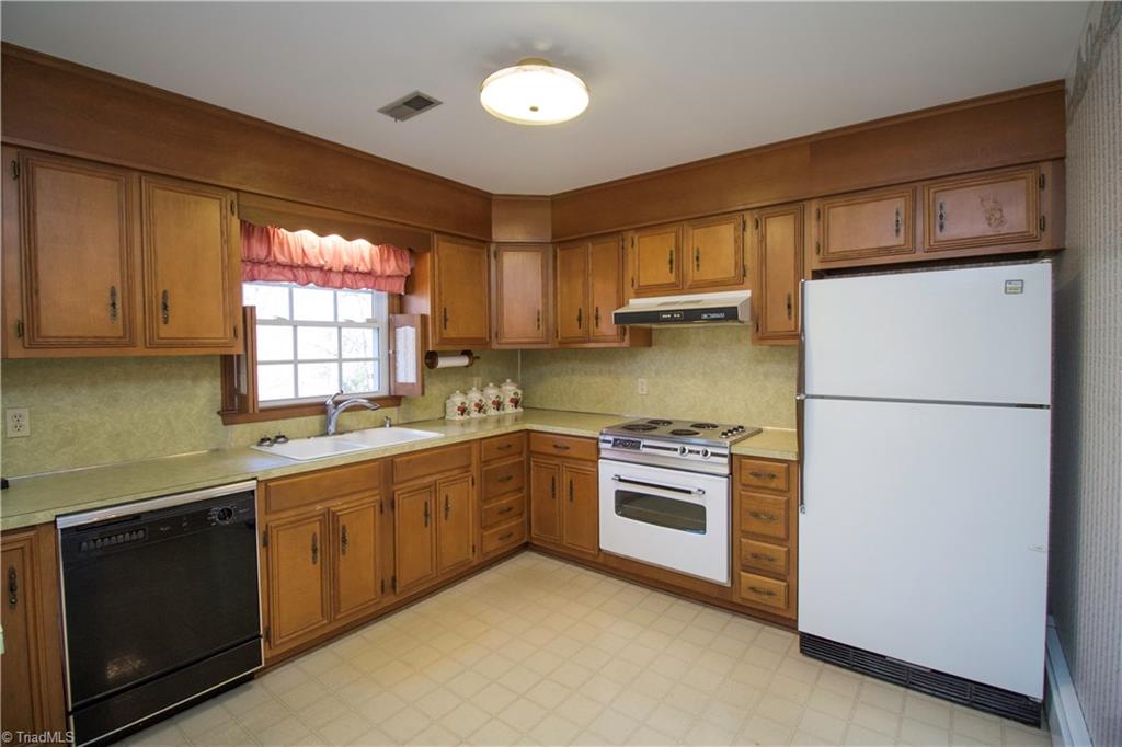 311 Ralph Drive Archdale, NC 27263 - Photo 12 of 30 Kitchen overlooks rear deck and lawn