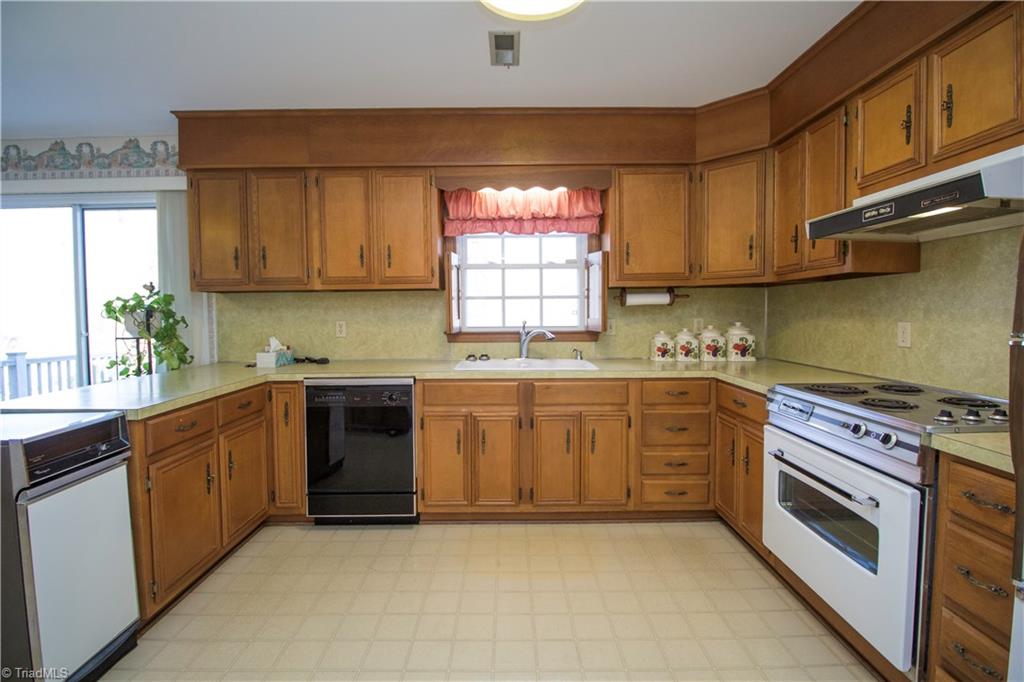 311 Ralph Drive Archdale, NC 27263 - Photo 13 of 30 Kitchen