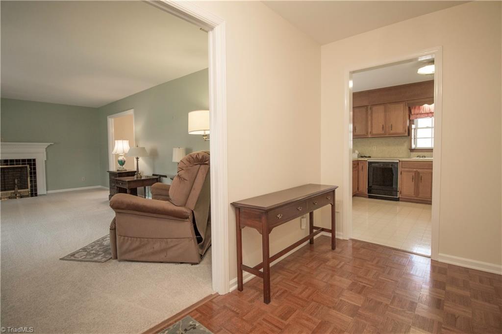 311 Ralph Drive Archdale, NC 27263 - Photo 4 of 30 Spacious Entry