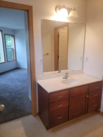 $2,400 | 3049 Chamberlain Street, Unit 4, Maplewood, MN 55109