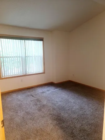 $2,400 | 3049 Chamberlain Street, Unit 4, Maplewood, MN 55109