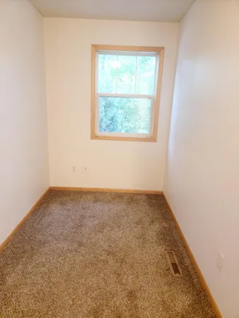 $2,400 | 3049 Chamberlain Street, Unit 4, Maplewood, MN 55109