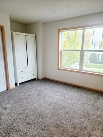 $2,400 | 3049 Chamberlain Street, Unit 4, Maplewood, MN 55109