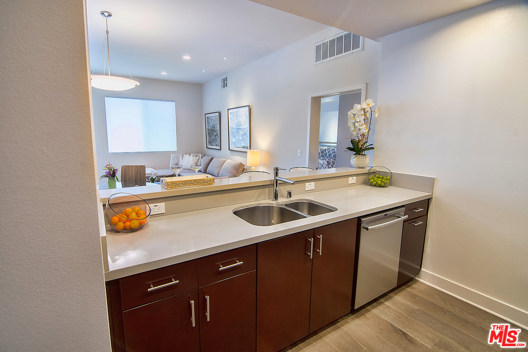 13337 Beach Avenue, Unit 302 Los Angeles, CA 90292 - Photo 14 of 41