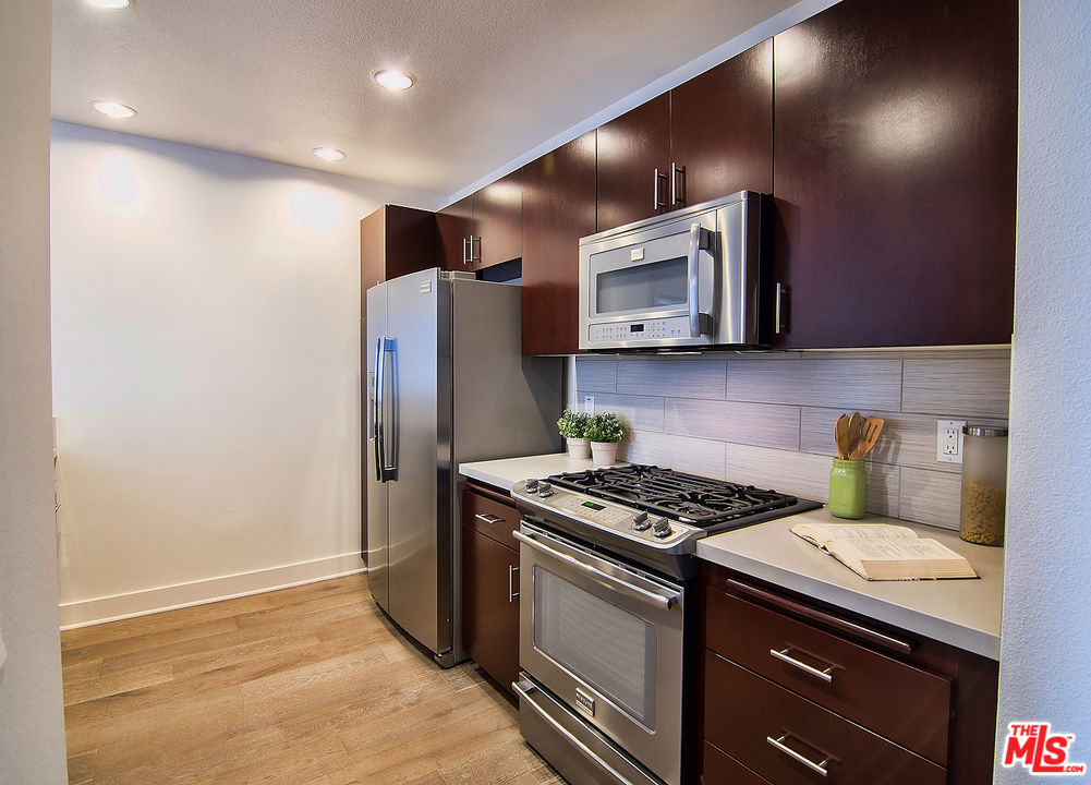 13337 Beach Avenue, Unit 302 Los Angeles, CA 90292 - Photo 15 of 41