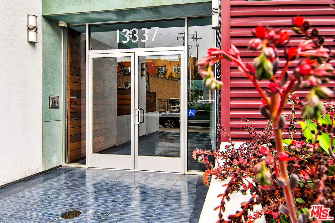 13337 Beach Avenue, Unit 302 Los Angeles, CA 90292 - Photo 4 of 41