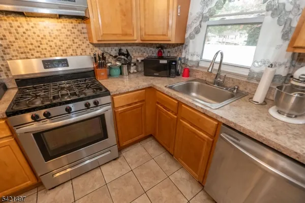 $650,000 | 1033 Grove North Brunswick Nj 08902, Unit AB, North Brunswick, NJ 08902