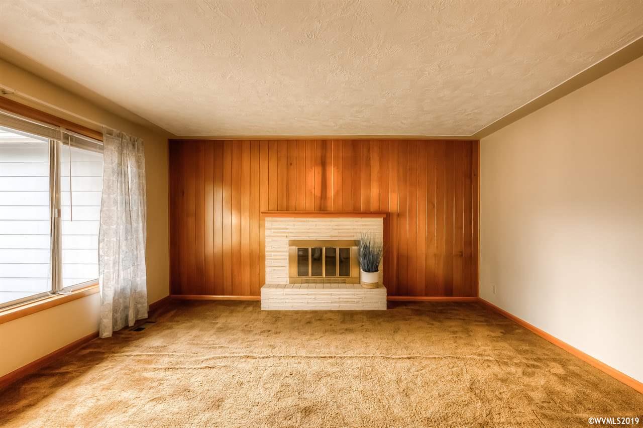 4017 Lone Oak Road Southeast Salem, OR 97302 - Photo 7 of 31 Gallery Image 7