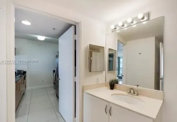 $3,300 | 1750 North Bayshore Drive, Unit 4003, Miami, FL 33132