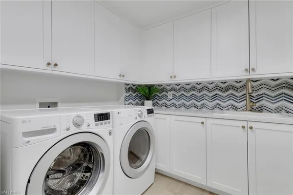 a view of utility room with washer and dryer