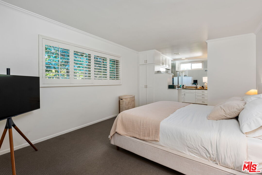 4247 Sespe Avenue Sherman Oaks, CA 91403 - Photo 20 of 31 a bedroom with a bed and window