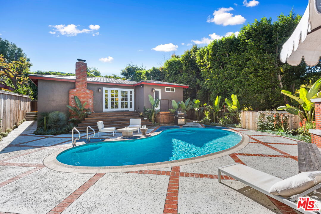 4247 Sespe Avenue Sherman Oaks, CA 91403 - Photo 24 of 31 a view of a house with backyard and sitting area