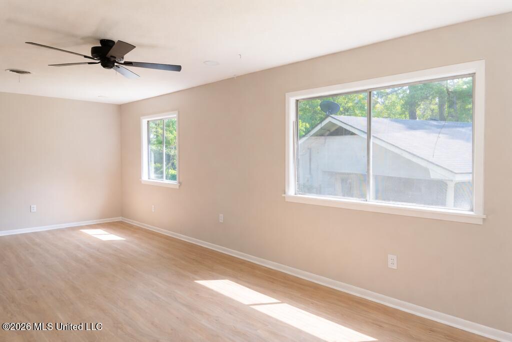 159 Pimlico Place Jackson, MS 39211 - Photo 5 of 28 Brightandairylivingroomview