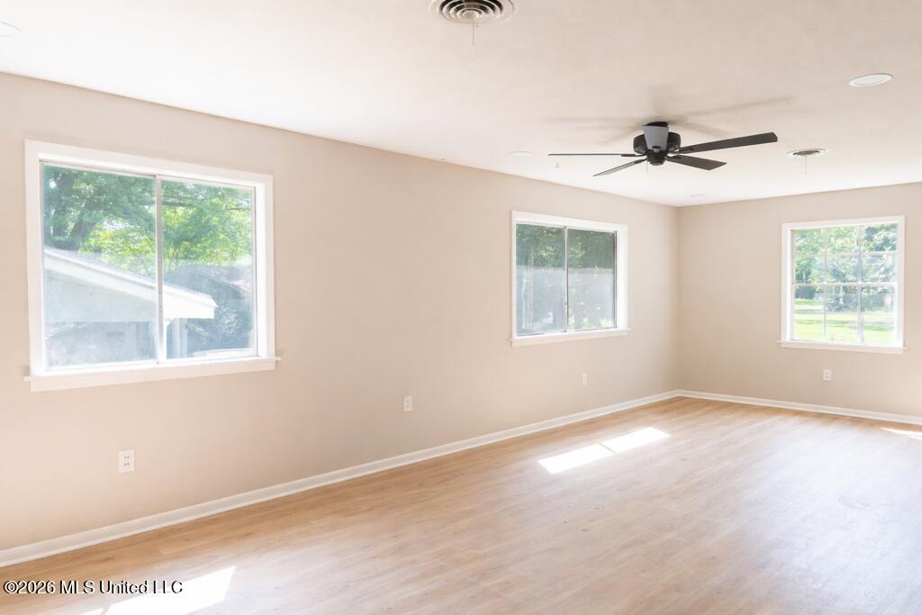 159 Pimlico Place Jackson, MS 39211 - Photo 6 of 28 Spaciouslivingroomwithplentyoflight