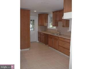 410 Midvale Road Upper Darby, PA 19082 - Photo 5 of 6