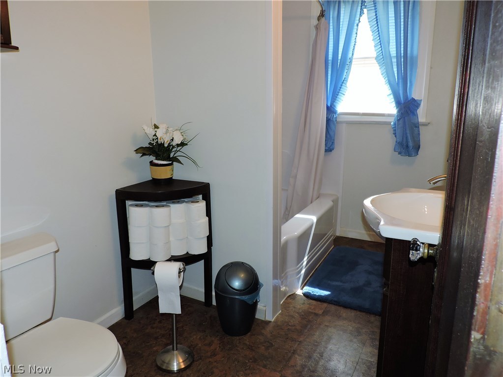 6907 Snow Road Parma, OH 44129 - Photo 11 of 24