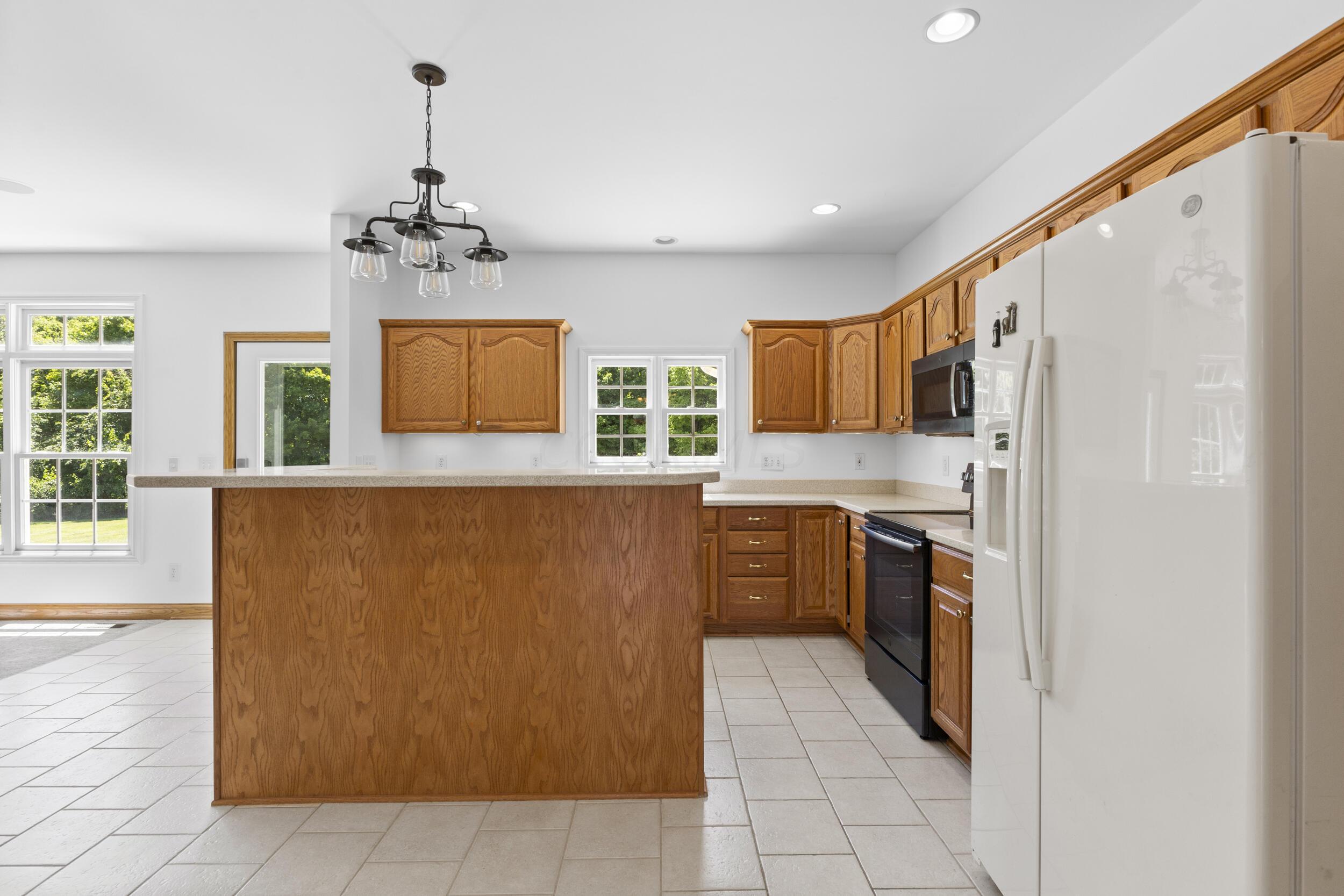 7722 Plumb Road Galena, OH 43021 - Photo 19 of 90 Eat-in Kitchen