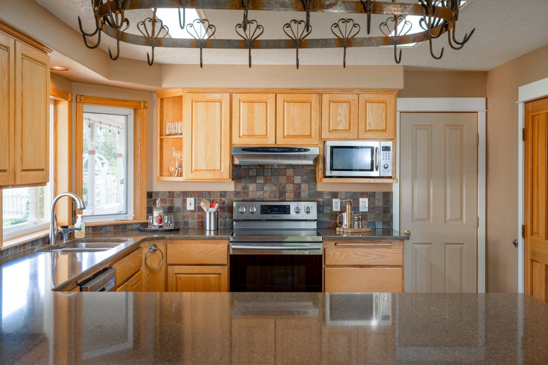 22122 Neff Road Bend, OR 97701 - Photo 16 of 65 batch_3-1-downstairs-kitchen-1