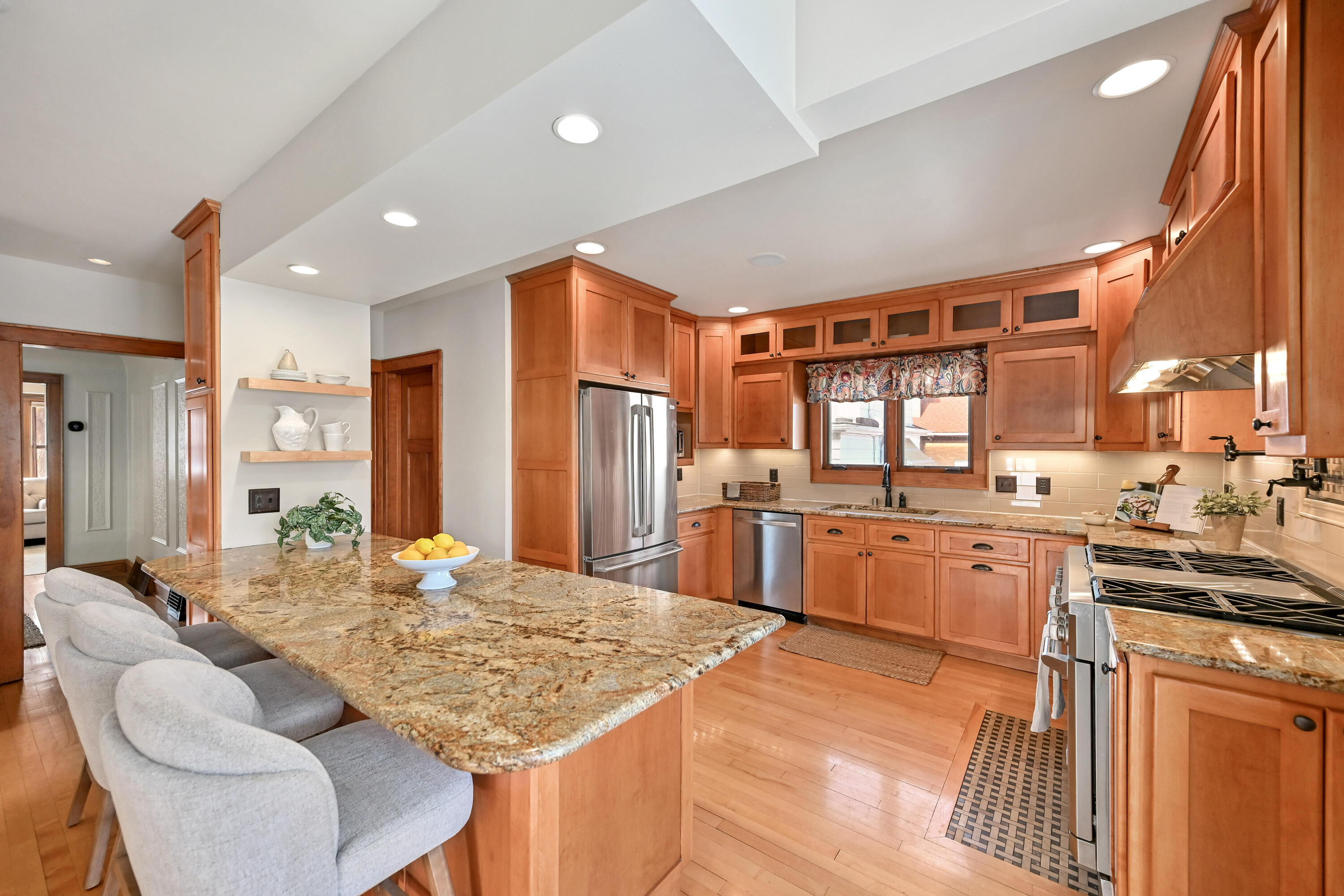 2438 North Lefeber Avenue Wauwatosa, WI 53213 - Photo 11 of 36 12 DZ2438-13