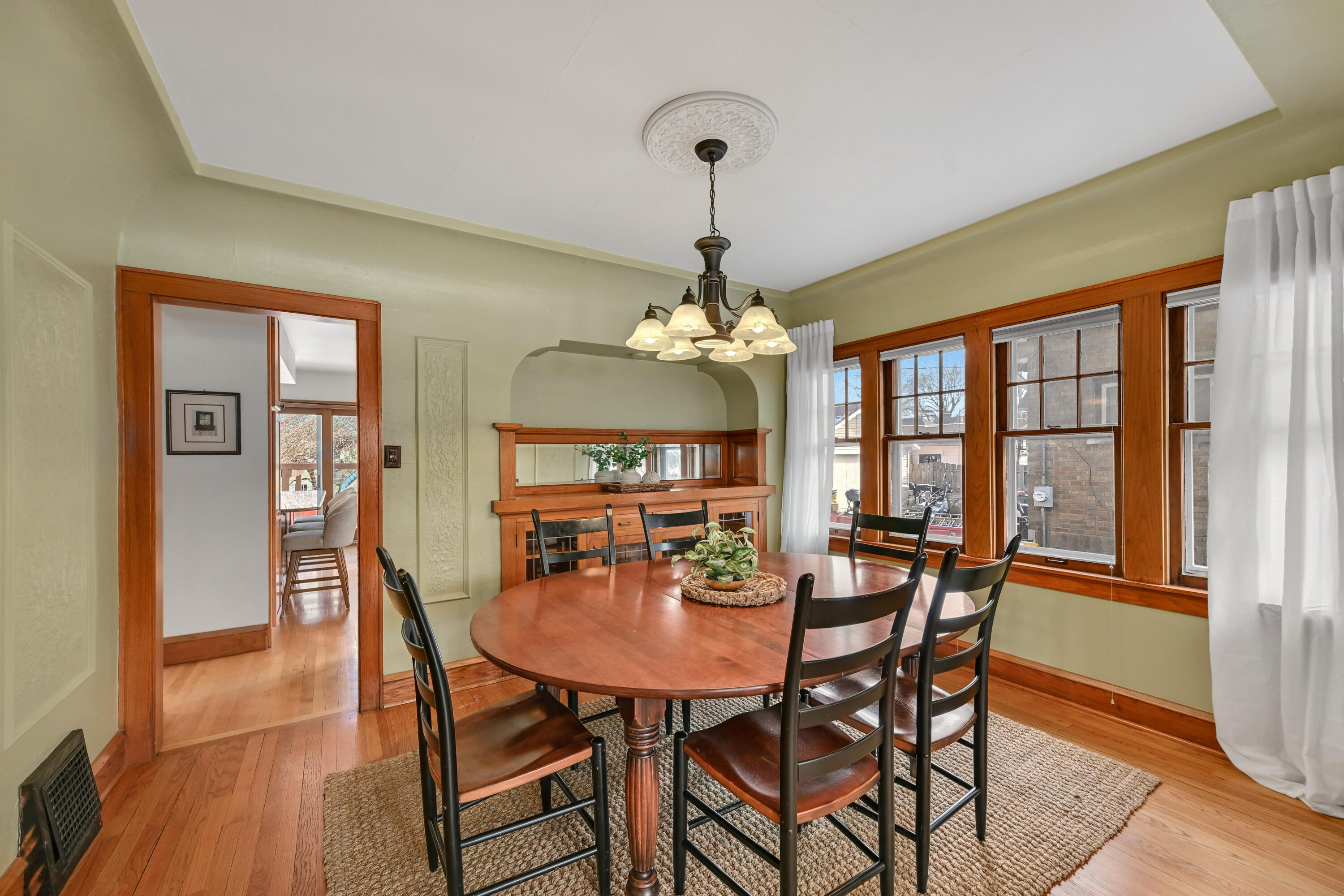 2438 North Lefeber Avenue Wauwatosa, WI 53213 - Photo 9 of 36 10 DZ2438-8