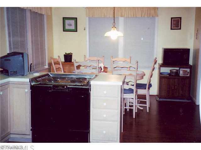 4322 Chilton Way High Point, NC 27265 - Photo 6 of 12 Kitchen.