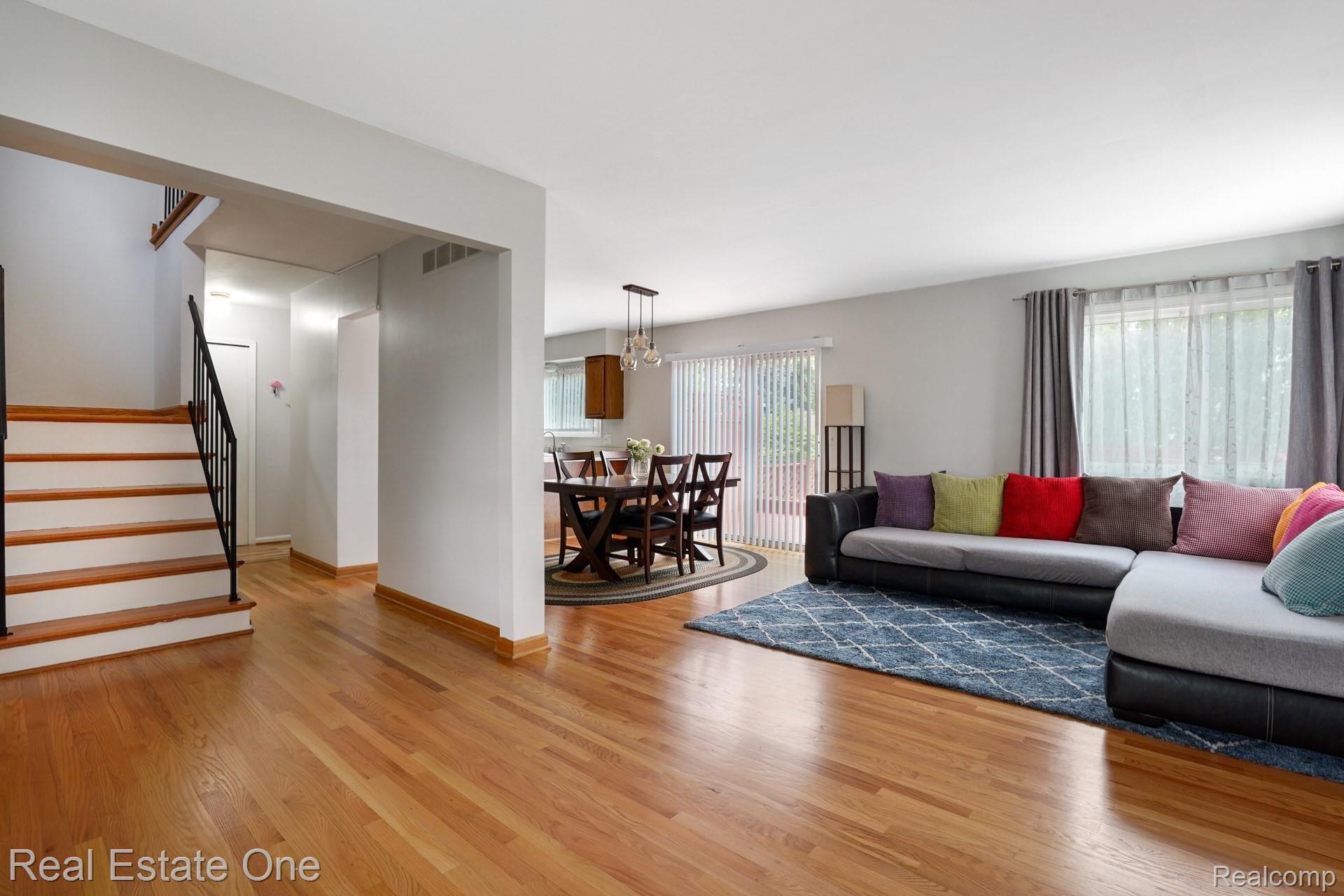456 Farmridge Court Rochester, MI 48307 - Photo 9 of 33 456-Farmridge-Ct-09.jpg