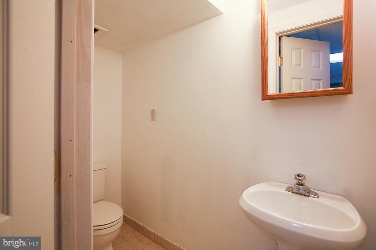 5750 Heming Avenue Springfield, VA 22151 - Photo 27 of 30 a bathroom with a sink and a mirror