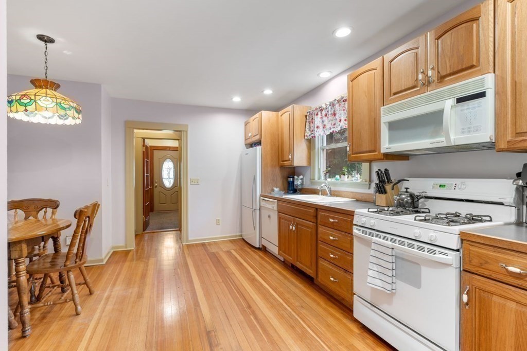 4 Sunset Road Nahant, MA 01908 - Photo 11 of 36