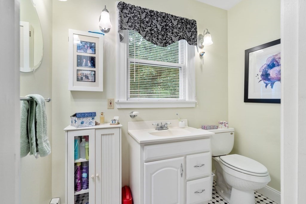 4 Sunset Road Nahant, MA 01908 - Photo 18 of 36