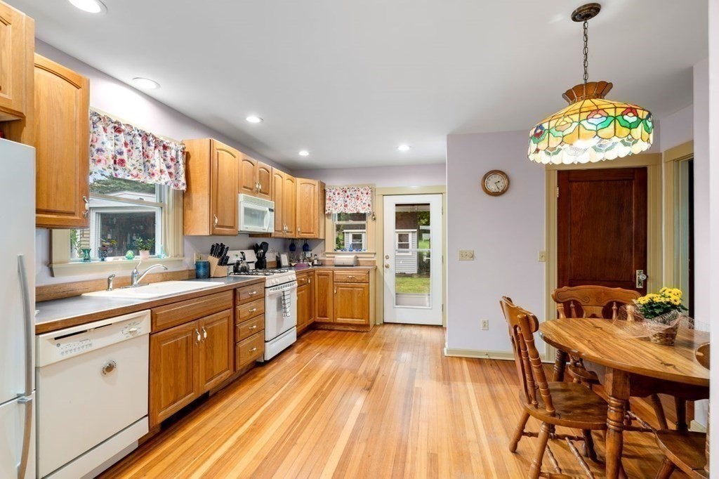 4 Sunset Road Nahant, MA 01908 - Photo 9 of 36